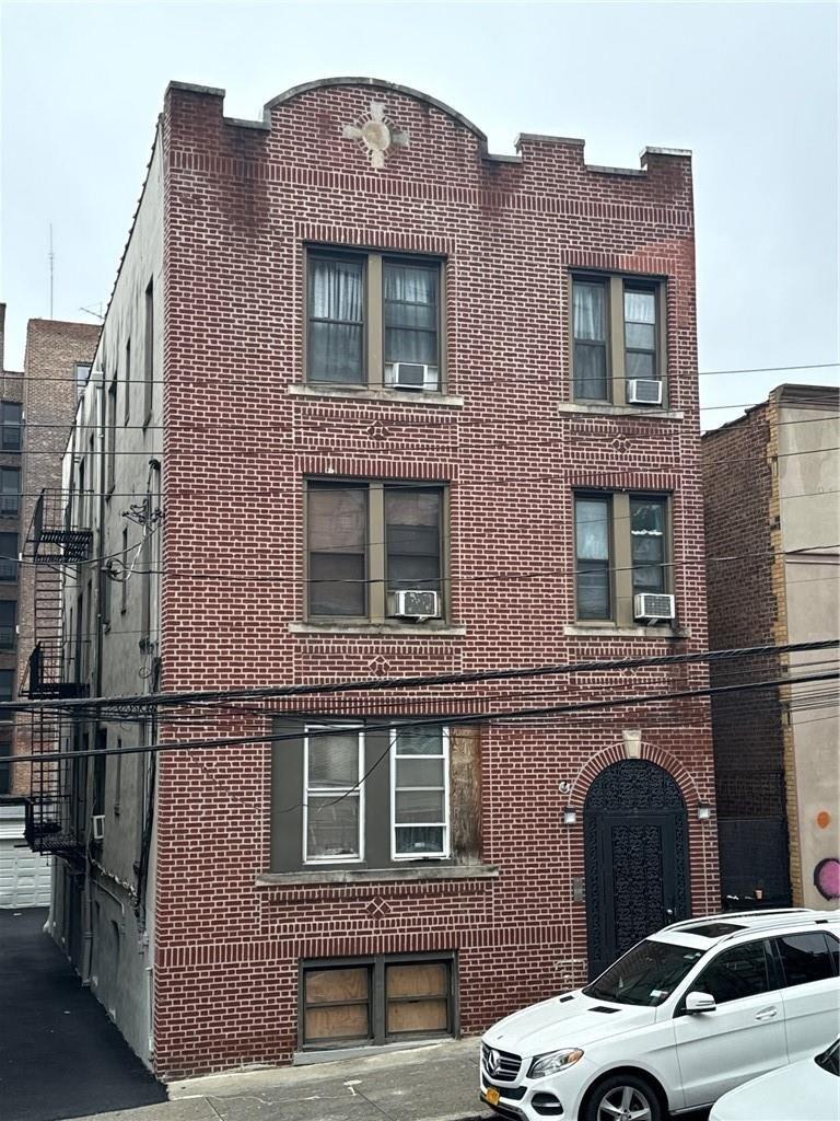 Property Image for 687 E 234th Street