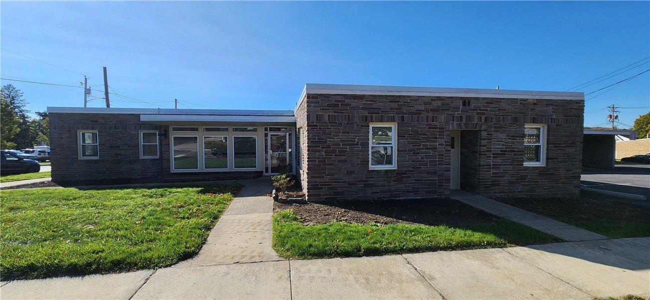 Property Image for 105 W Church St