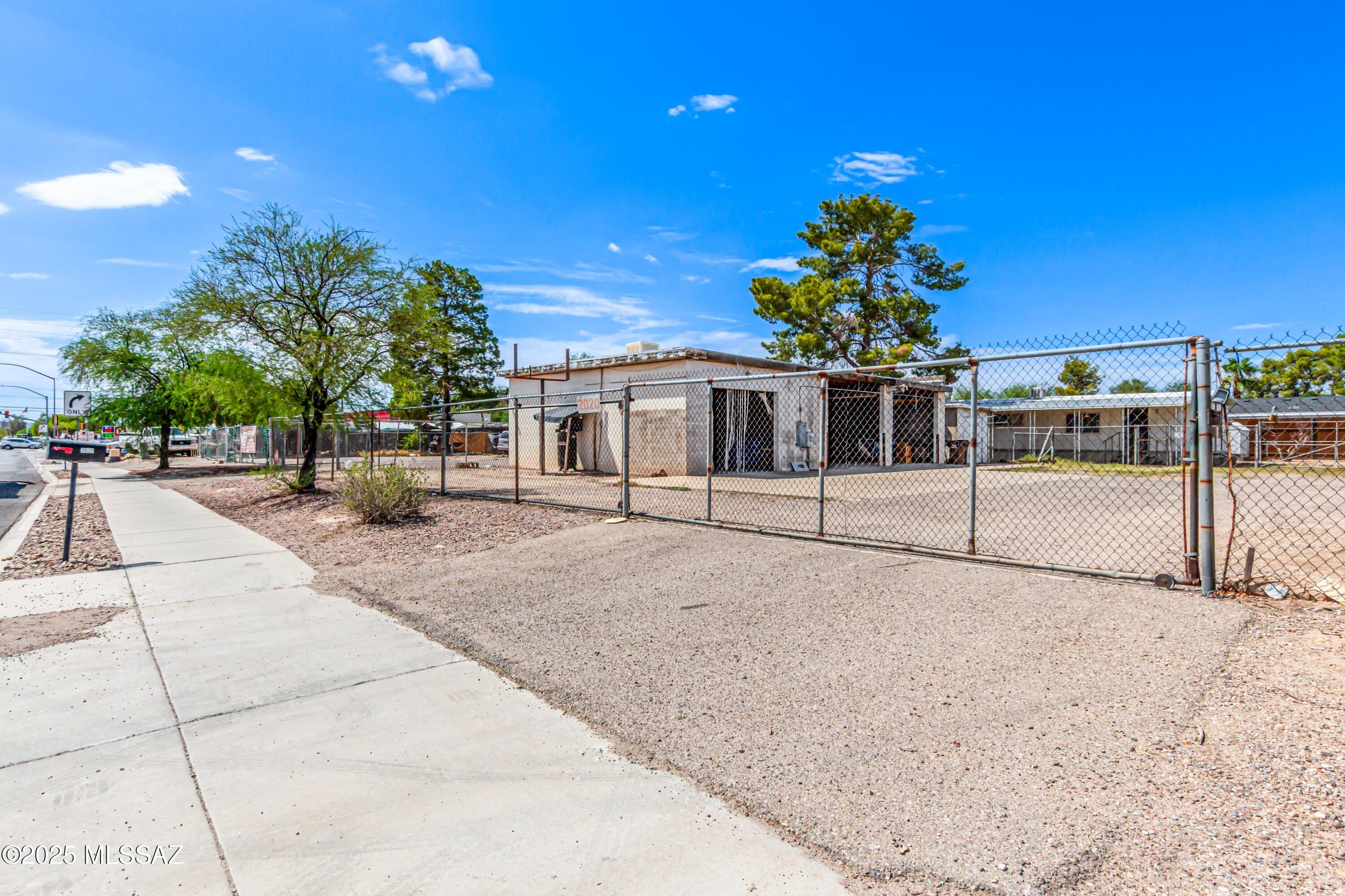 Property Image for 2020 W Ruthrauff Road