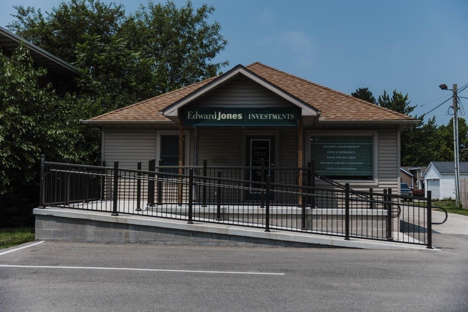 Property Image for 210 E Washington Street