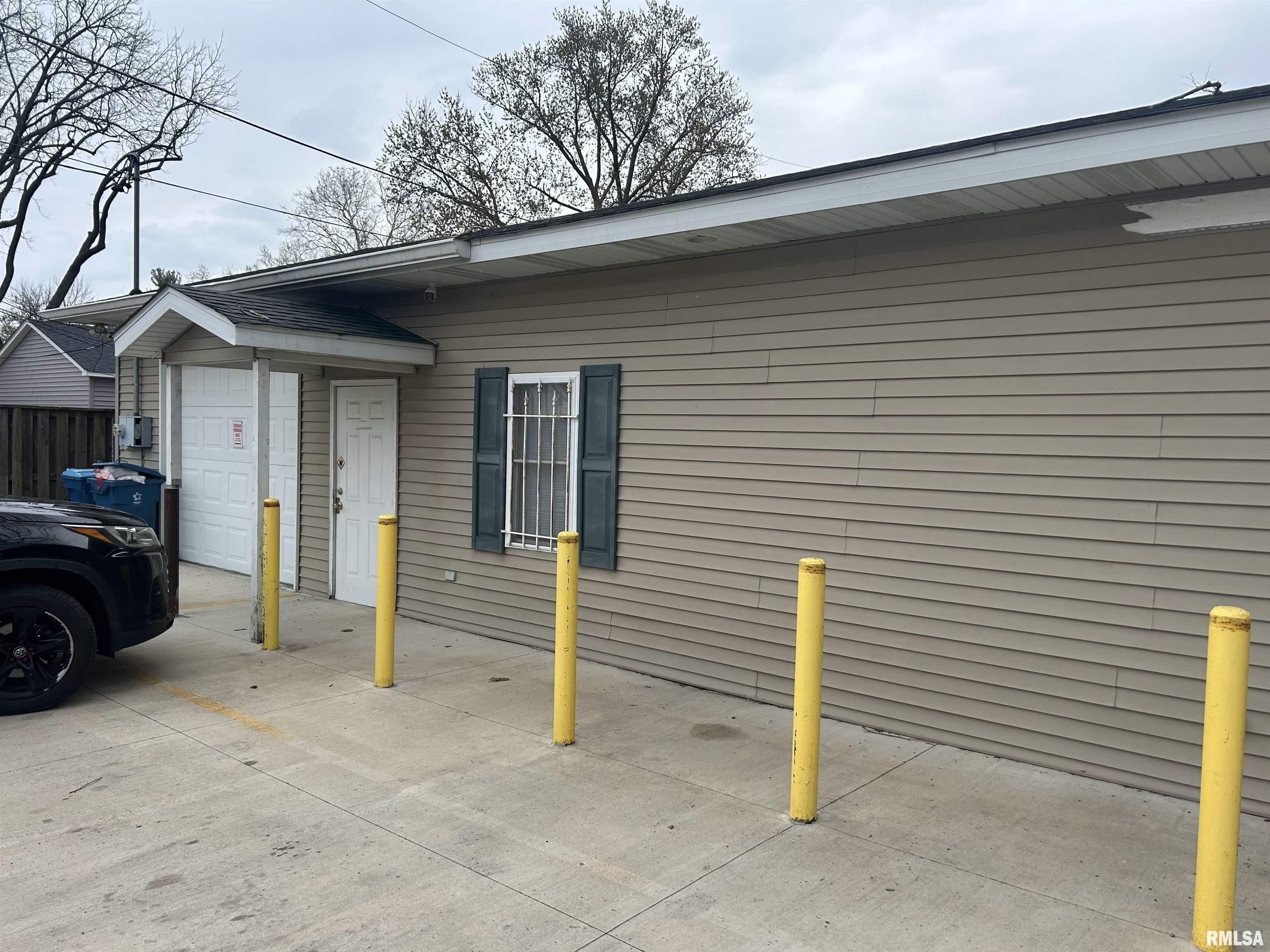 Property Image for 2101 E North Grand Avenue