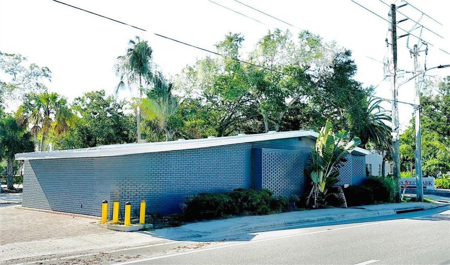 Property Image for 220 N Tuttle Avenue