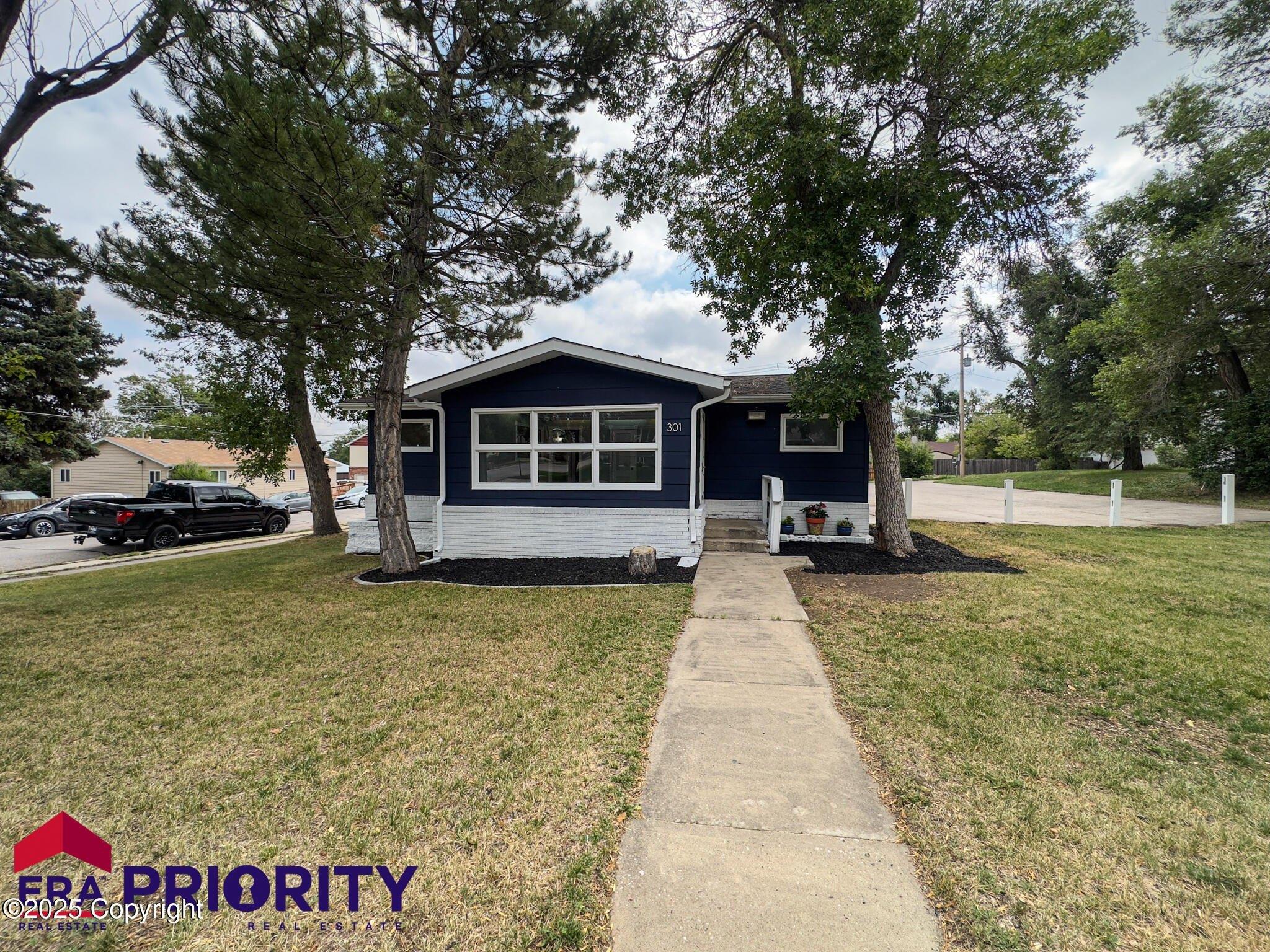Property Image for 301 S Richards Ave -