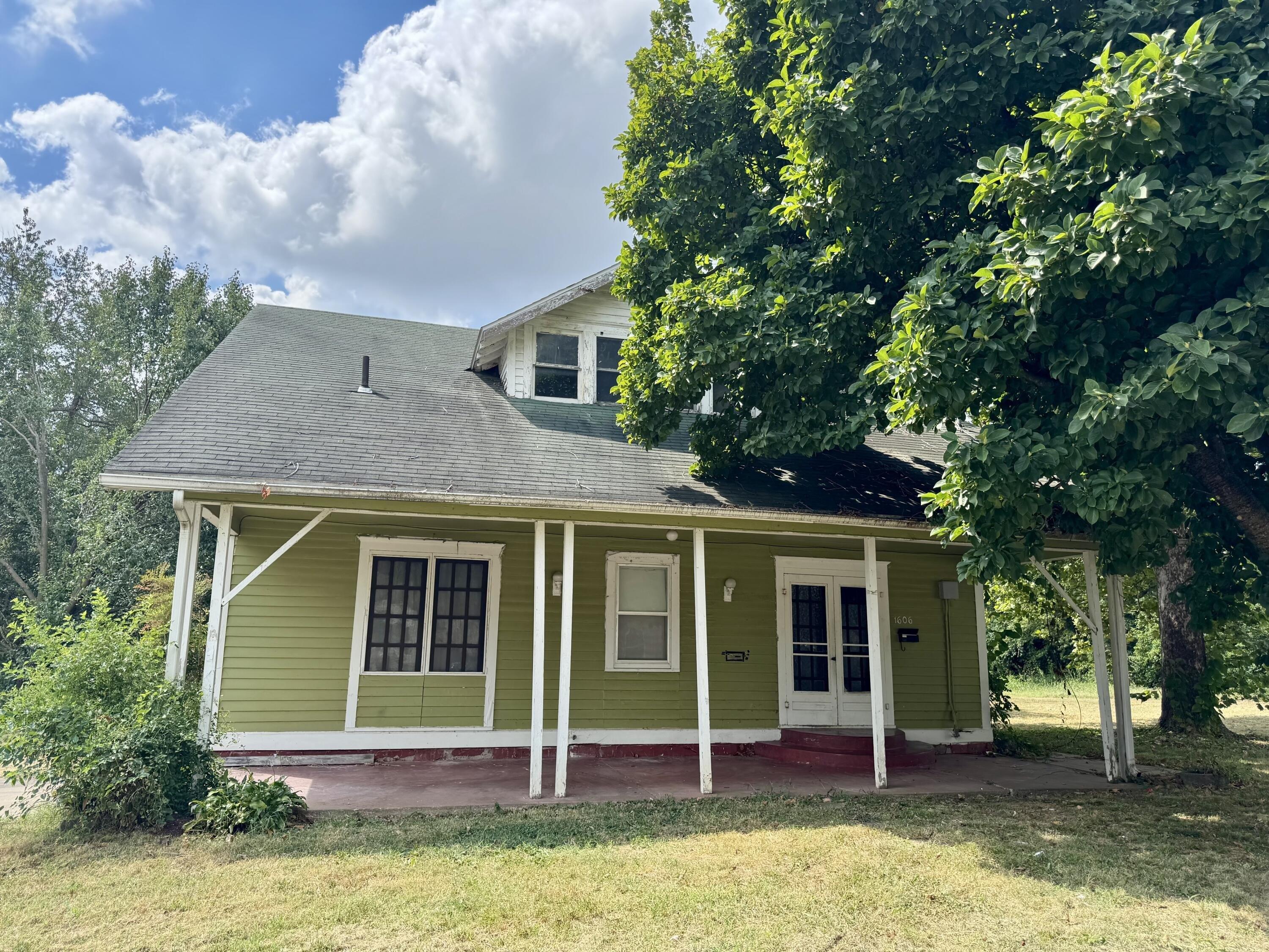 Property Image for 1606 E Blaine Street