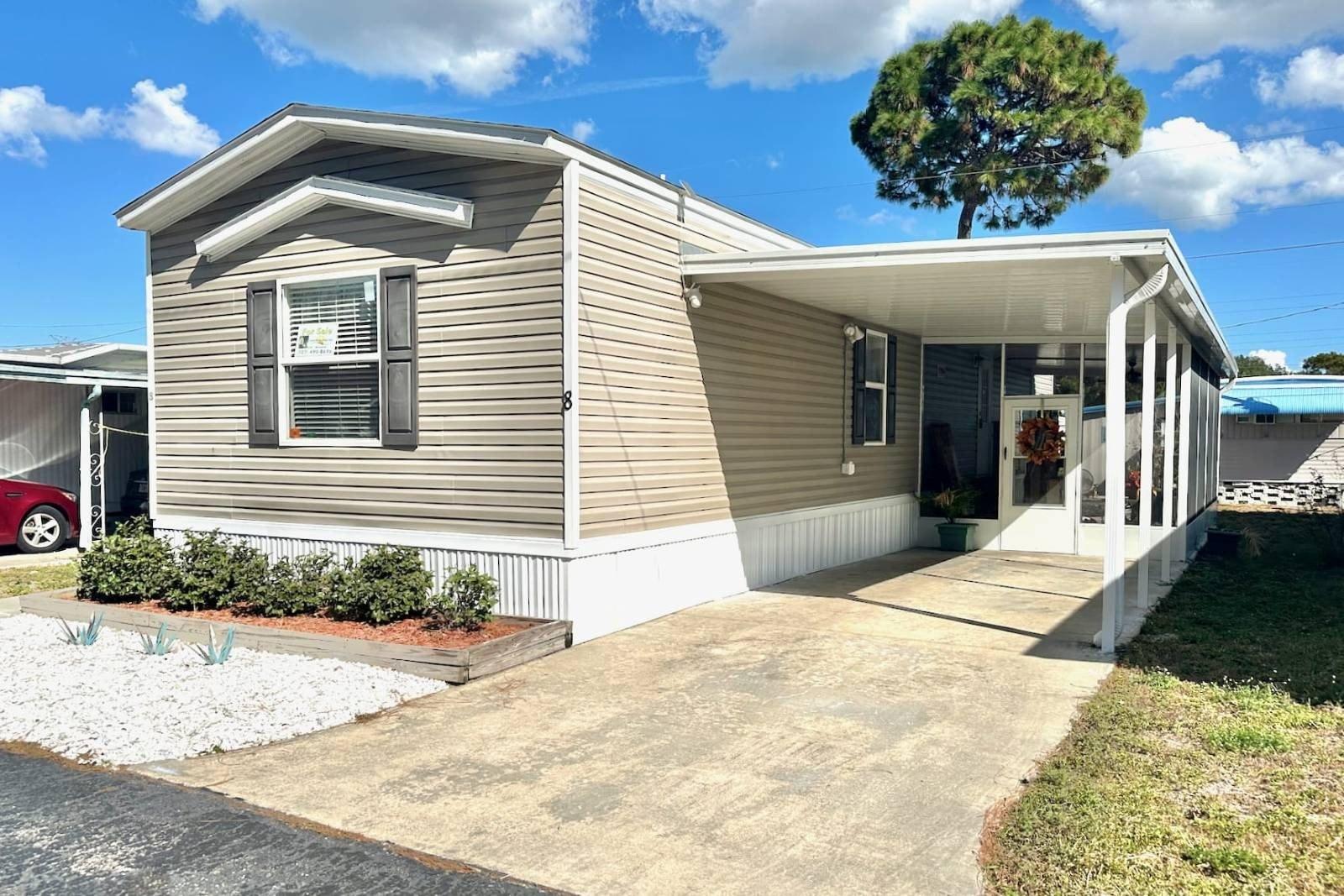 6250 Roosevelt Blvd Lot 8  