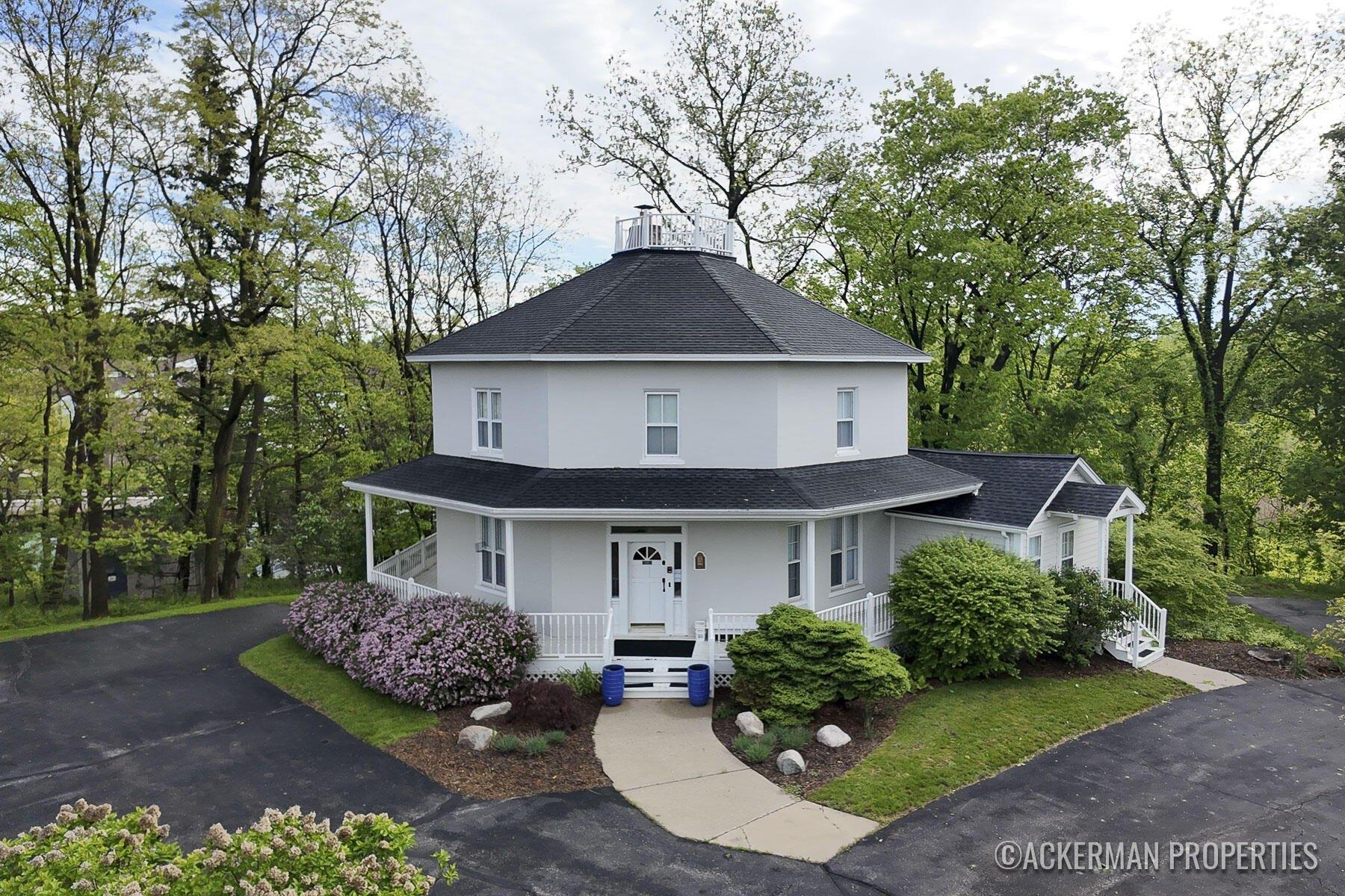 Property Image for 3180 E Paris Avenue SE