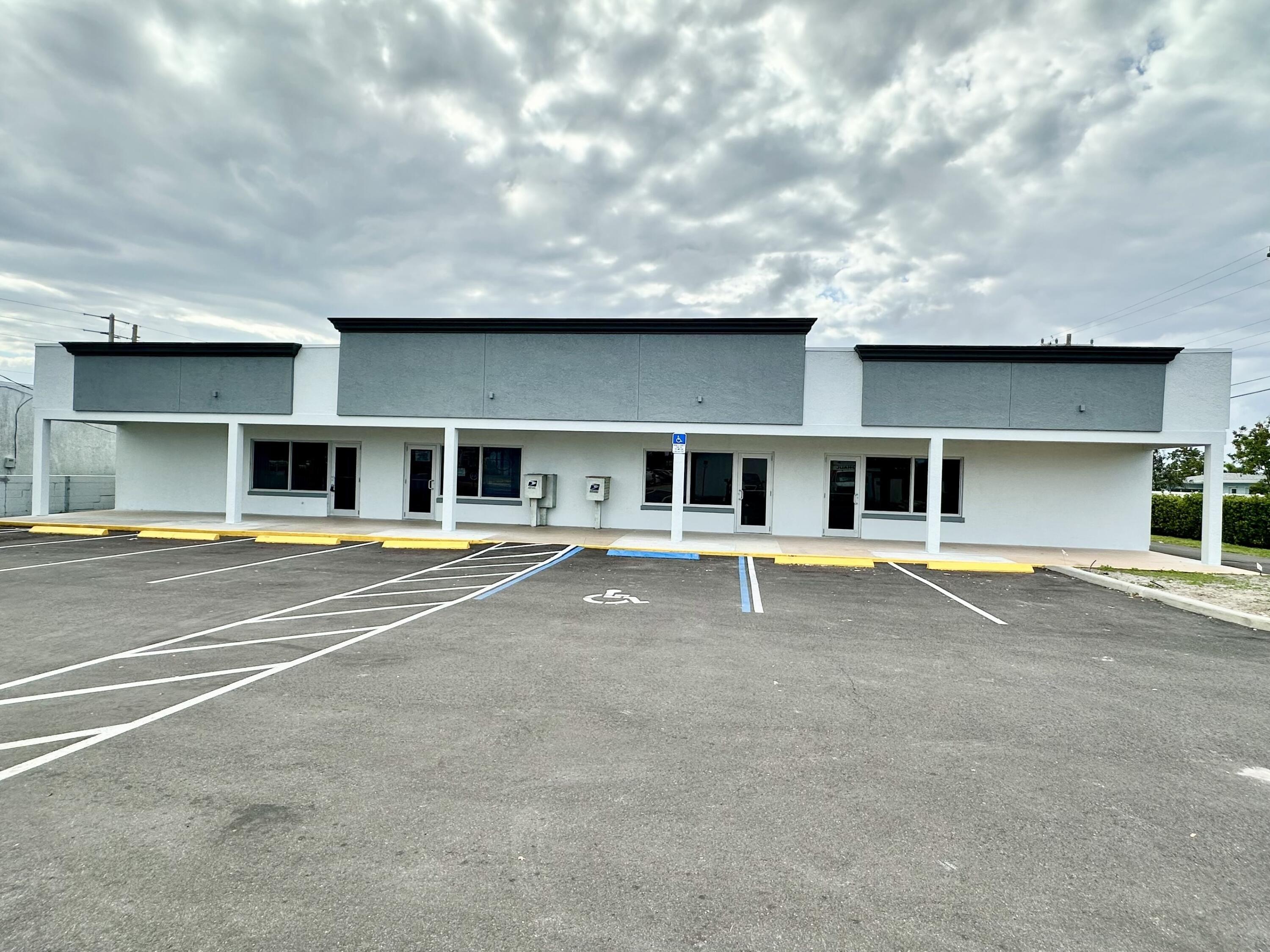 Property Image for 879 NE Prima Vista Boulevard 883