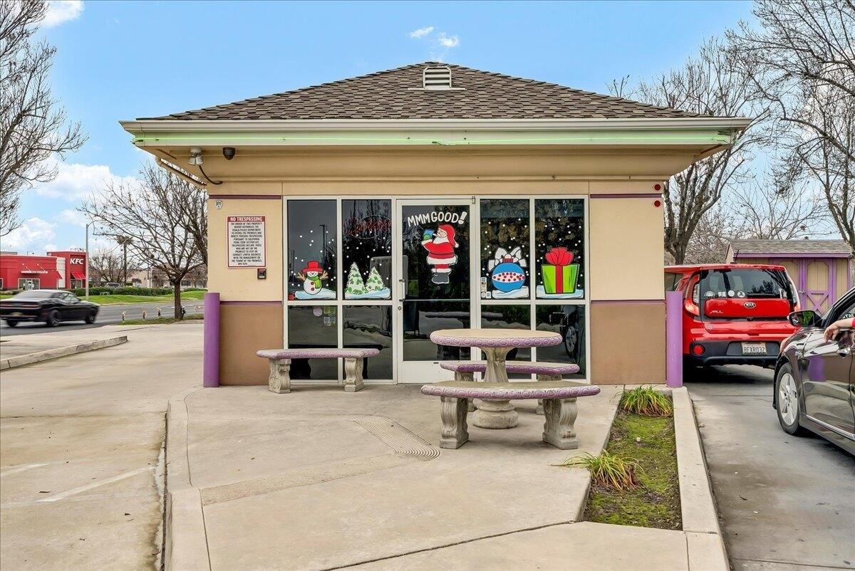 Property Image for 1720 E Noble Avenue