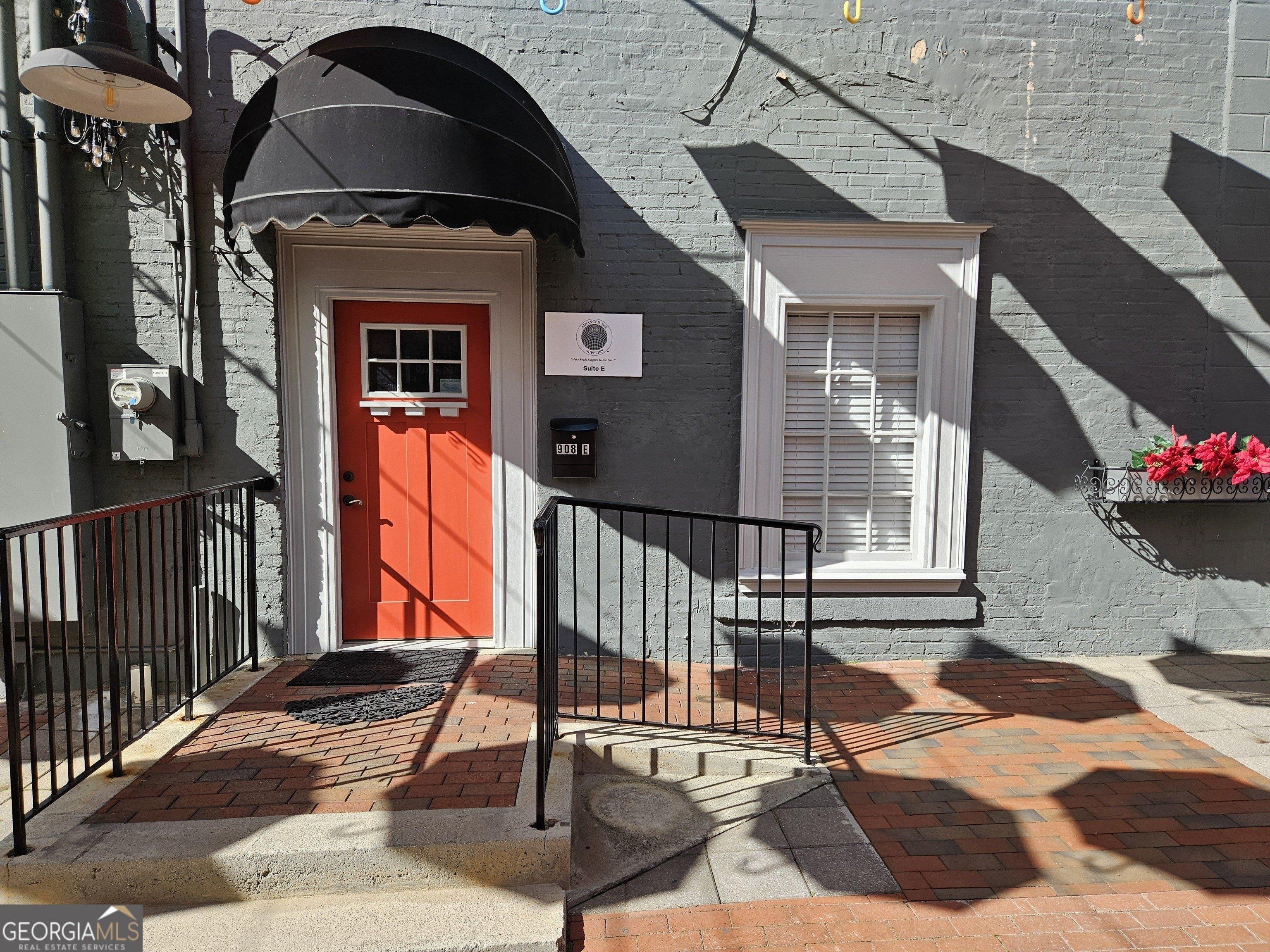 Property Image for 908 E Commercial Street