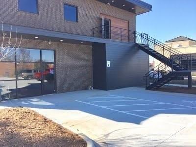 Property Image for 415 E Woodlawn Road