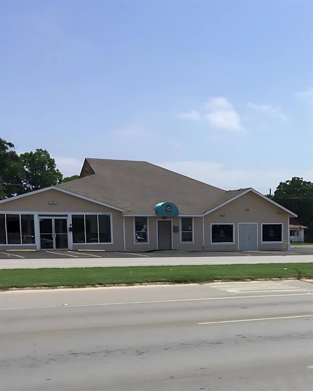 Property Image for 5825 East Lancaster Avenue