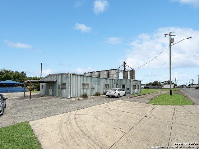 Property Image for 1569 & 1571 N Austin