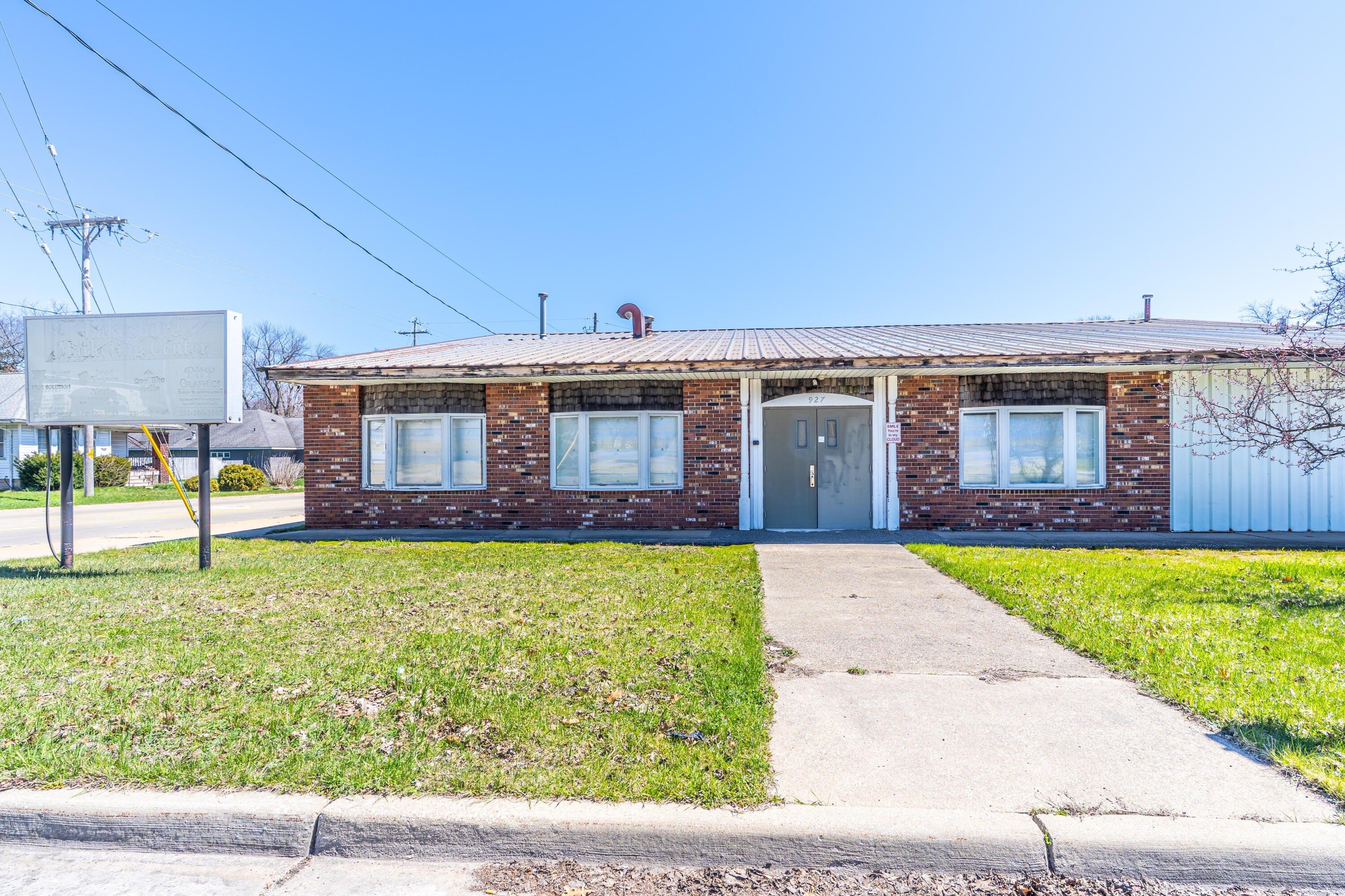 Property Image for 927 W Laketon Avenue