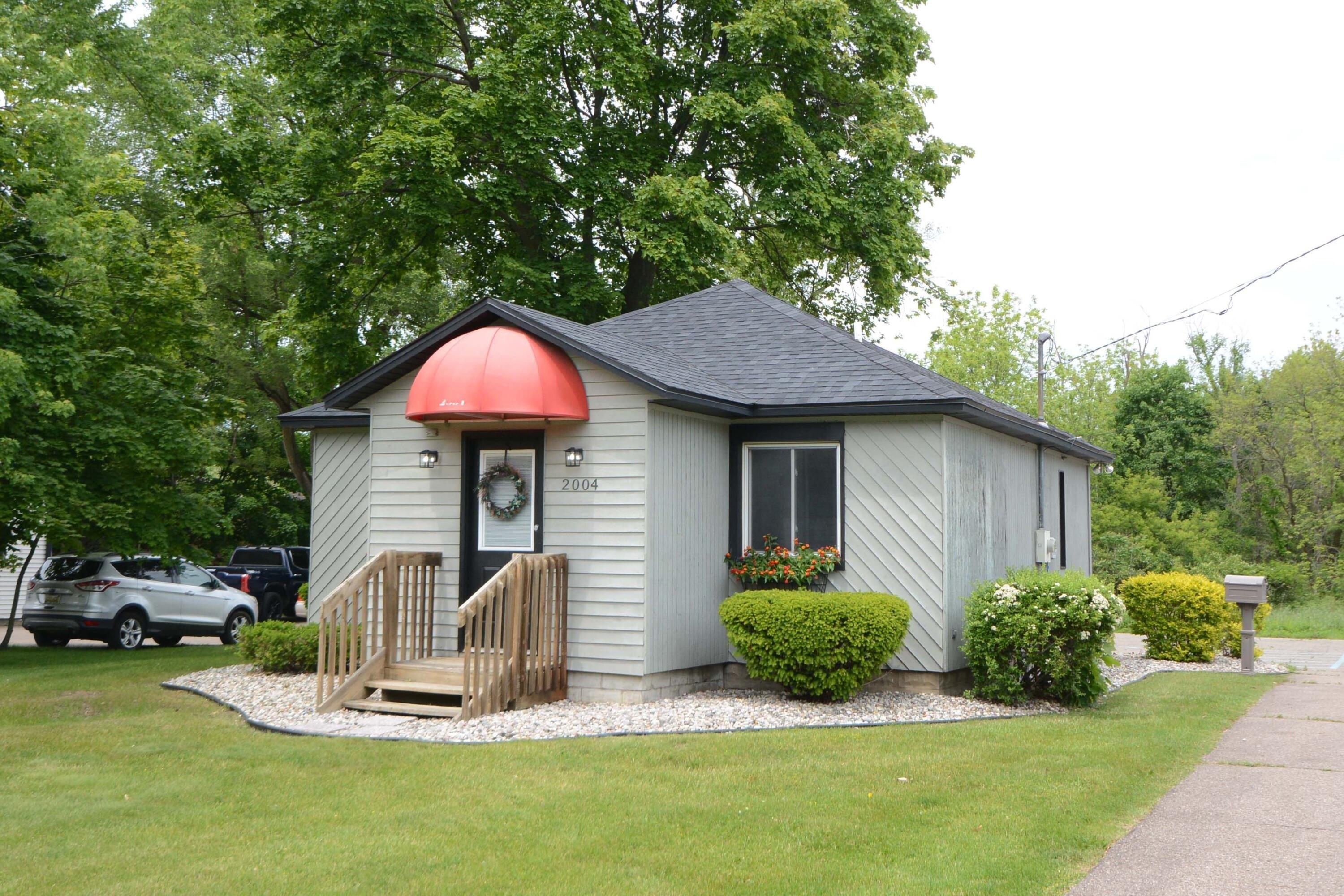 Property Image for 2004 W Milham Avenue