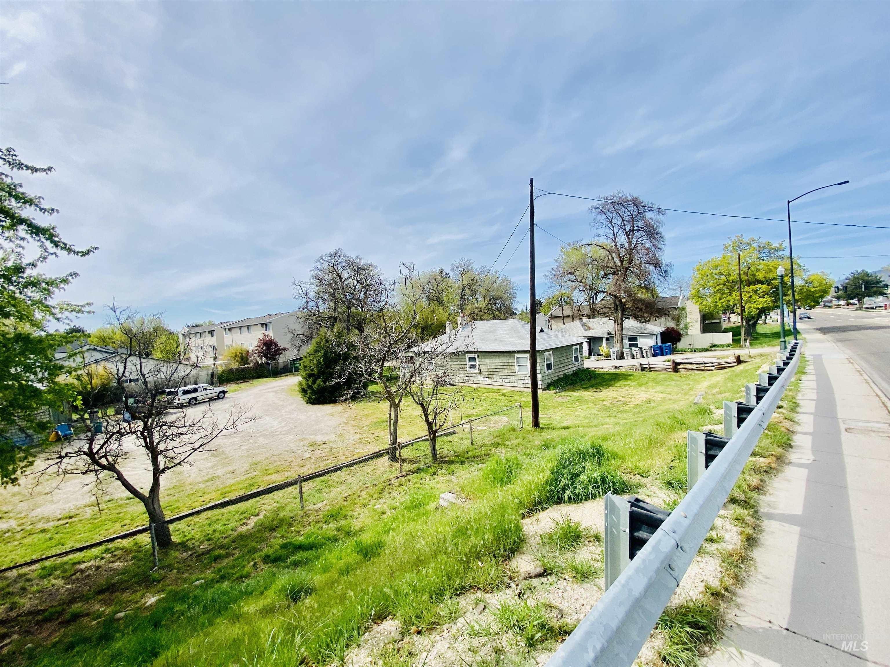 Property Image for 2819,2825,2867 S Vista Ave.