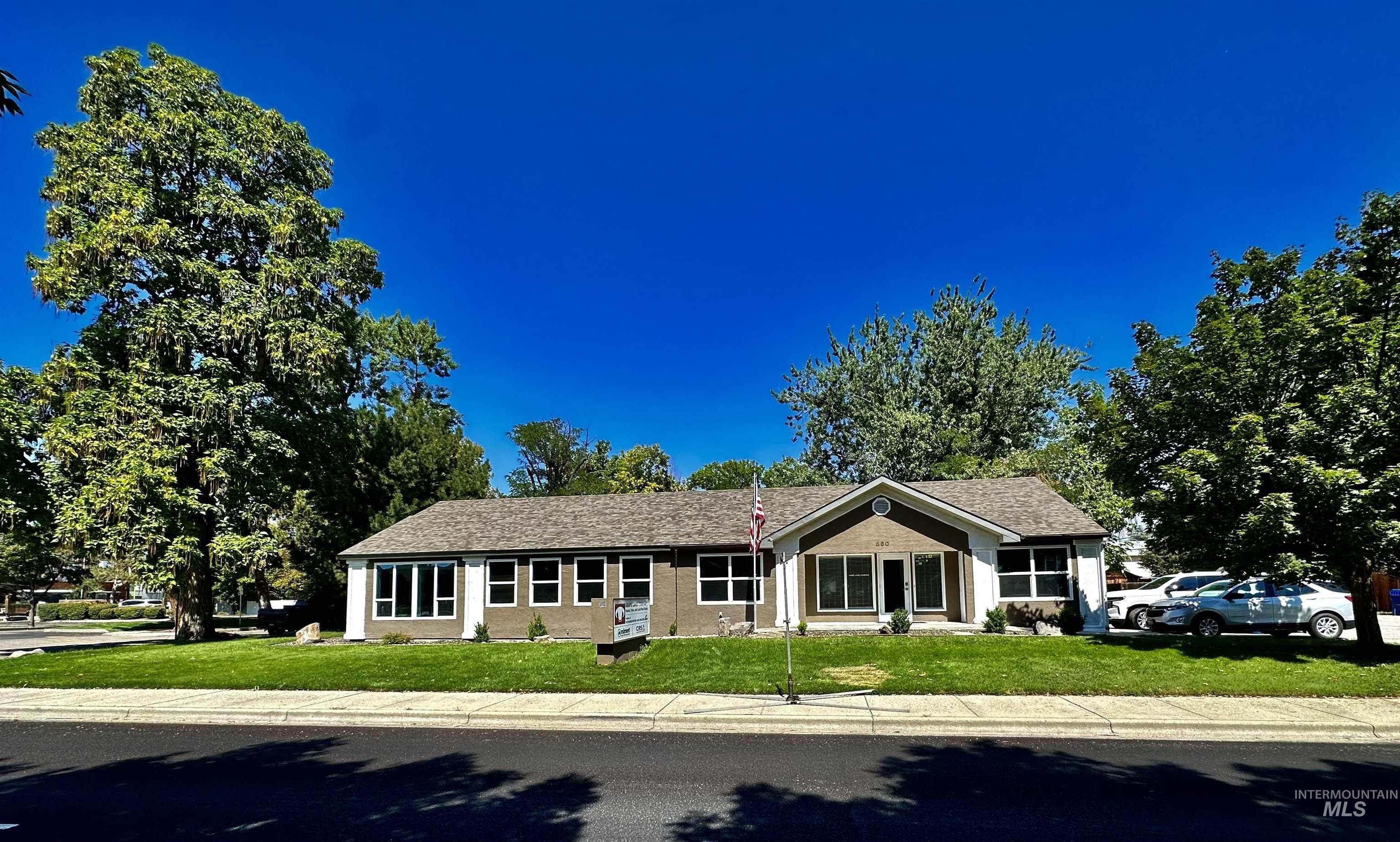 Property Image for 860 W Beacon St