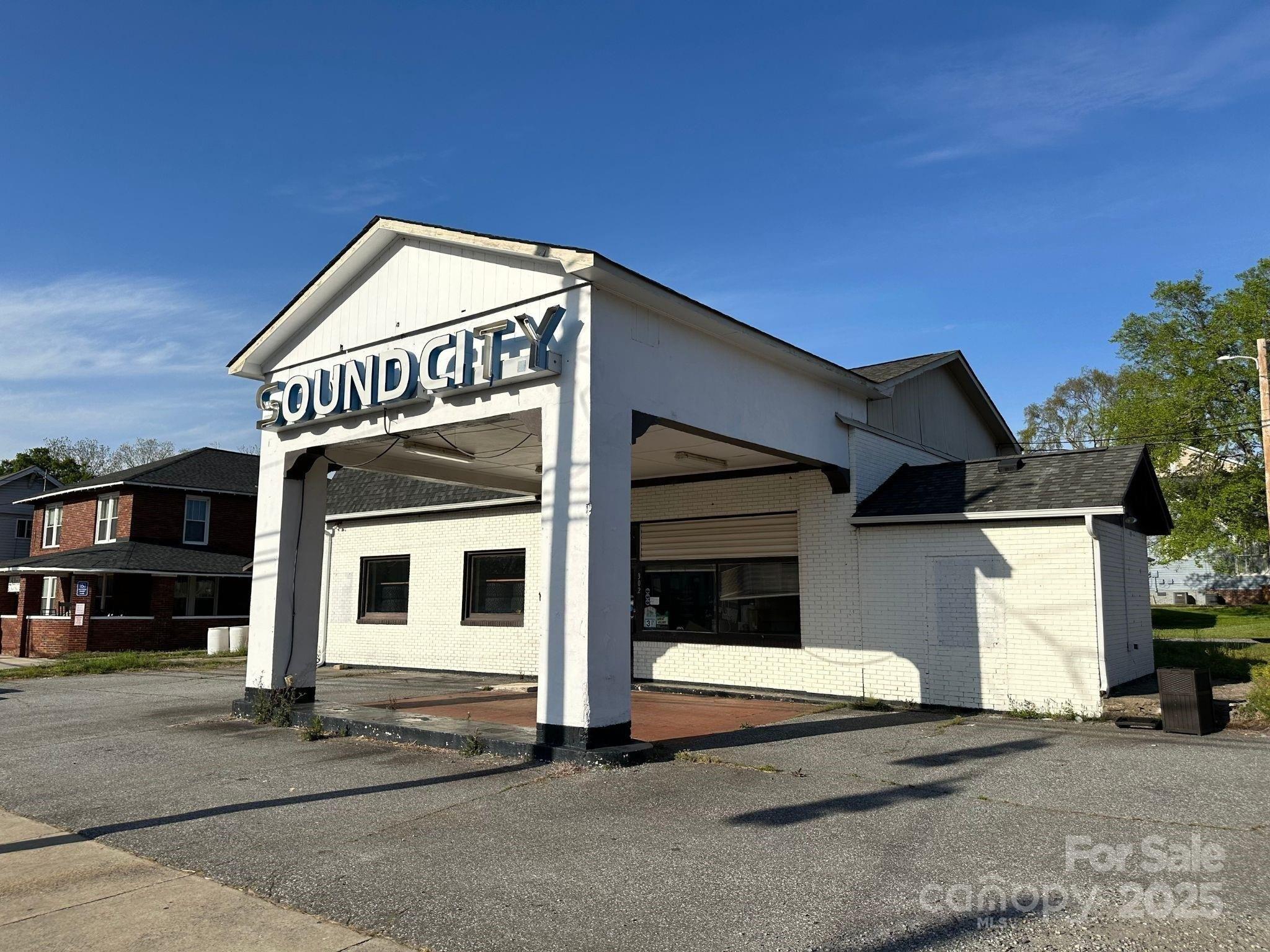 Property Image for 302 N Aspen Street