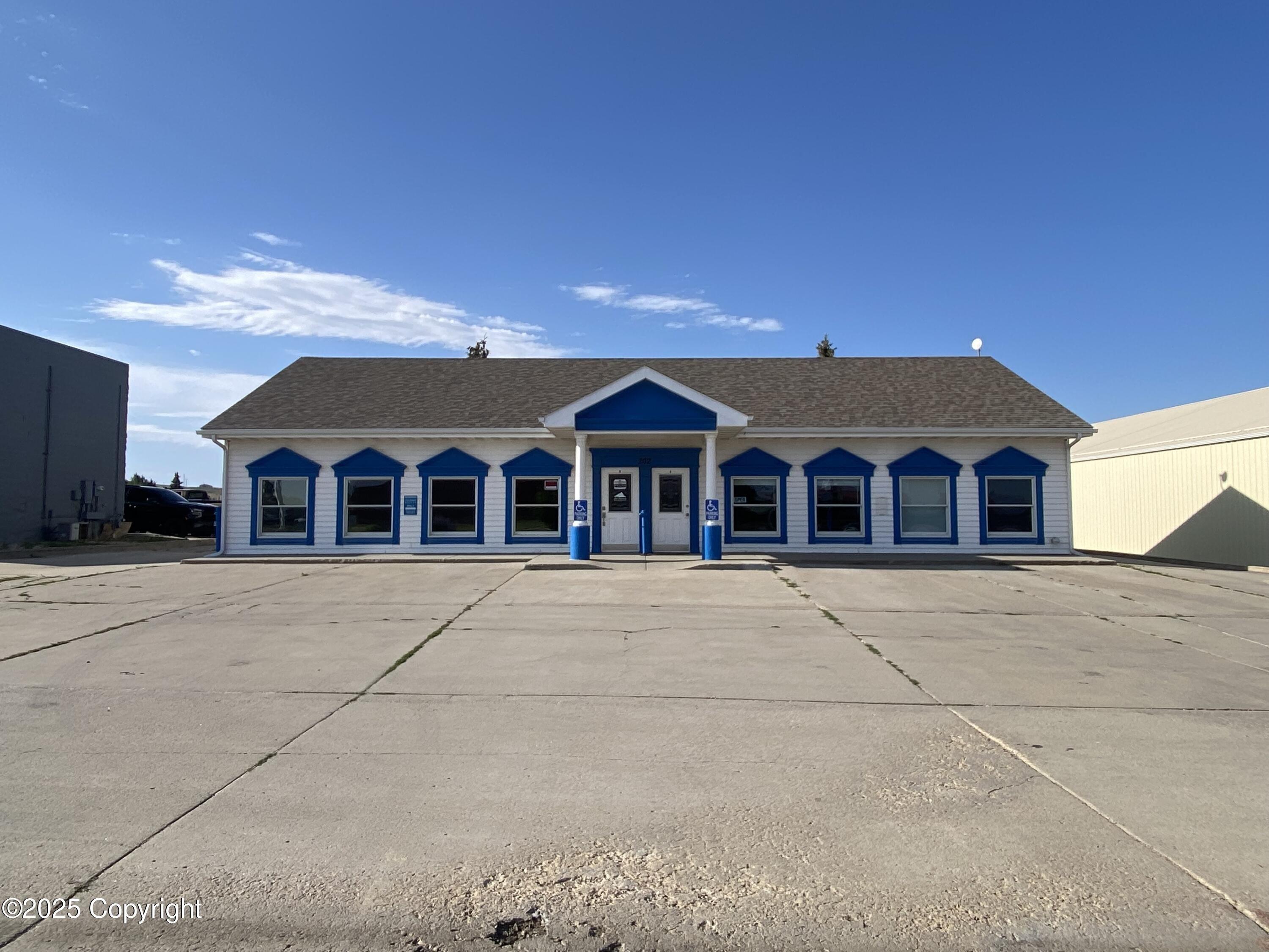 Property Image for 202 W Lakeway Rd -