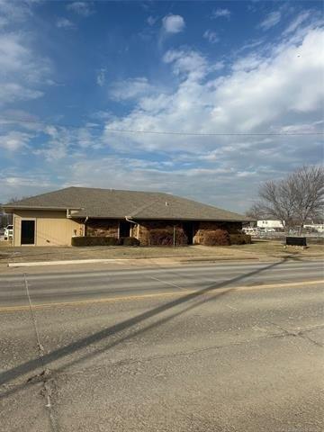 Property Image for 610 W Hensley Boulevard