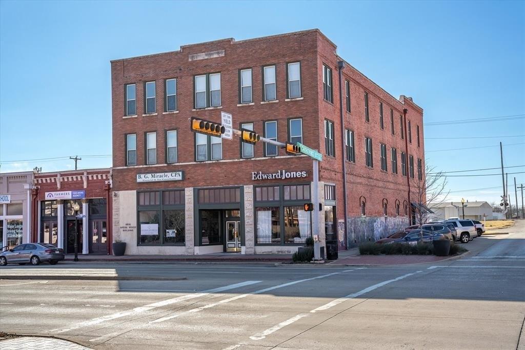 Property Image for 102 E Moore Avenue