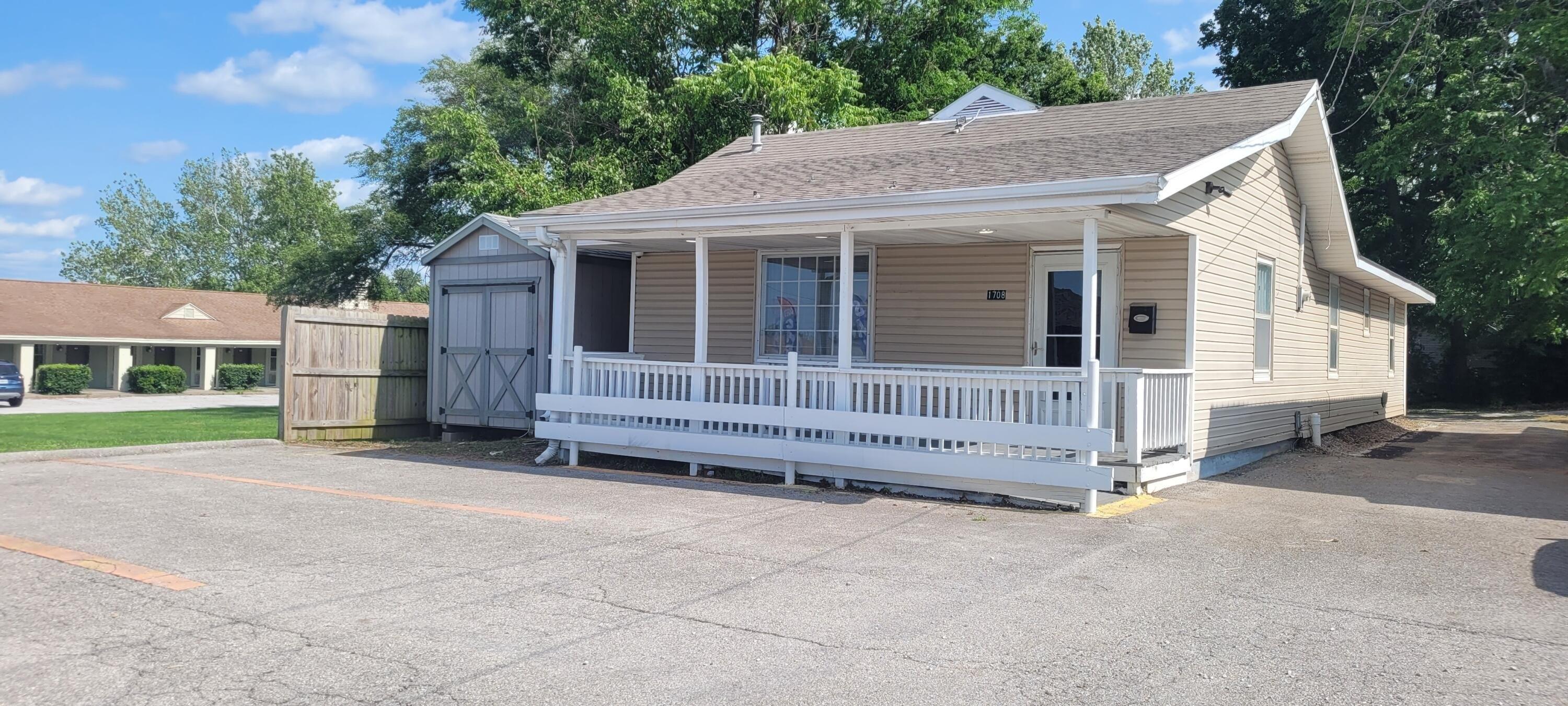 Property Image for 1708 E St Louis Street