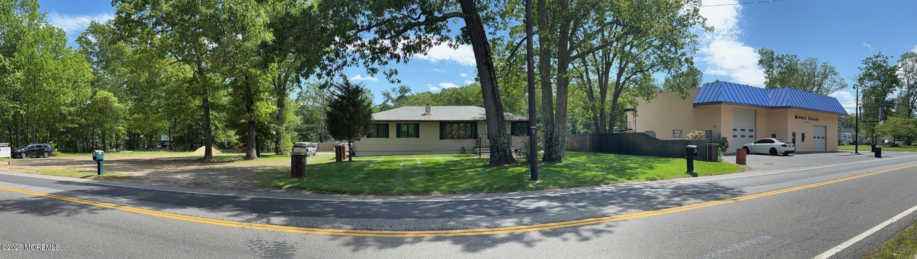 Property Image for 185 W Commodore Boulevard
