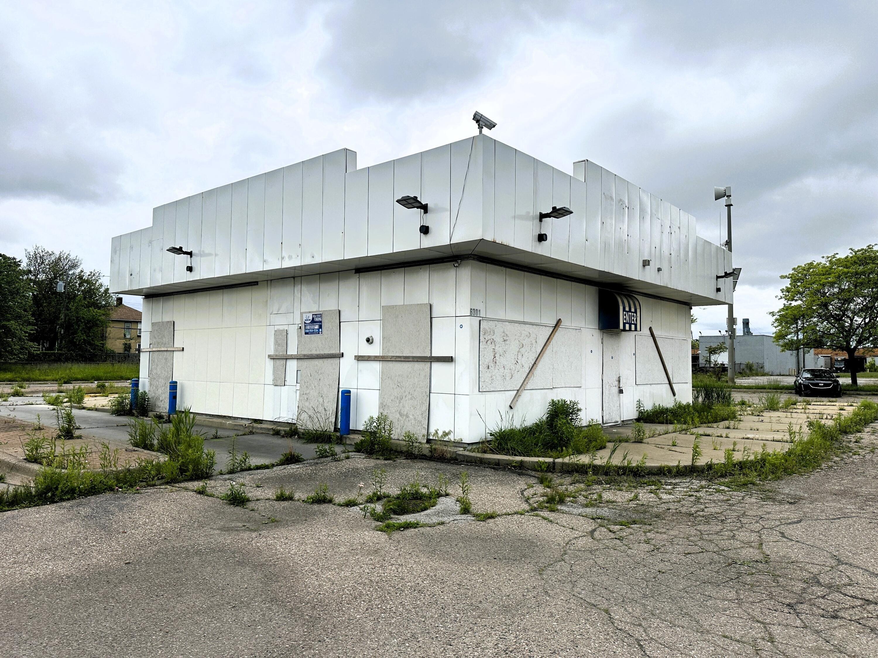 Property Image for 6301 W Warren Avenue