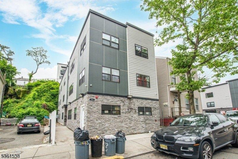 Property Image for 191 W Broadway