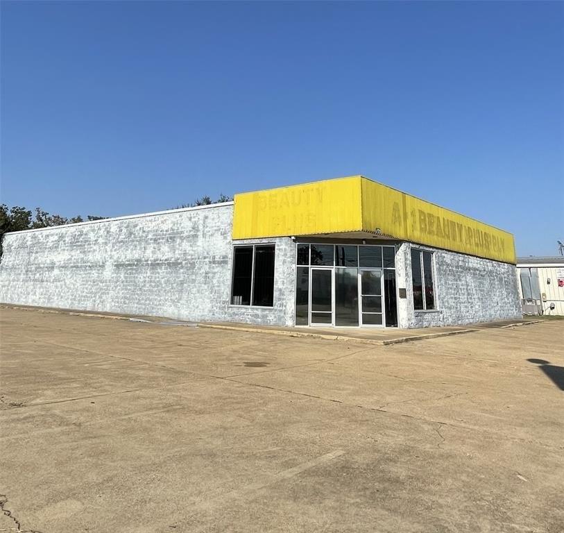 Property Image for 2121 E Texas Street
