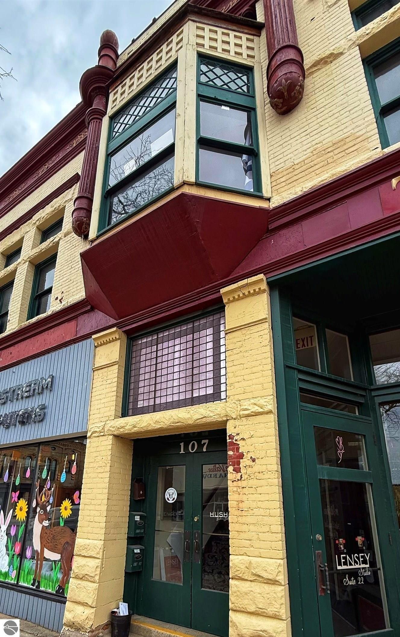 Property Image for 107 W Superior Street