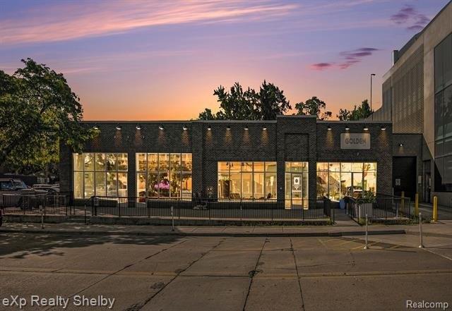 Property Image for 211 W TROY Street