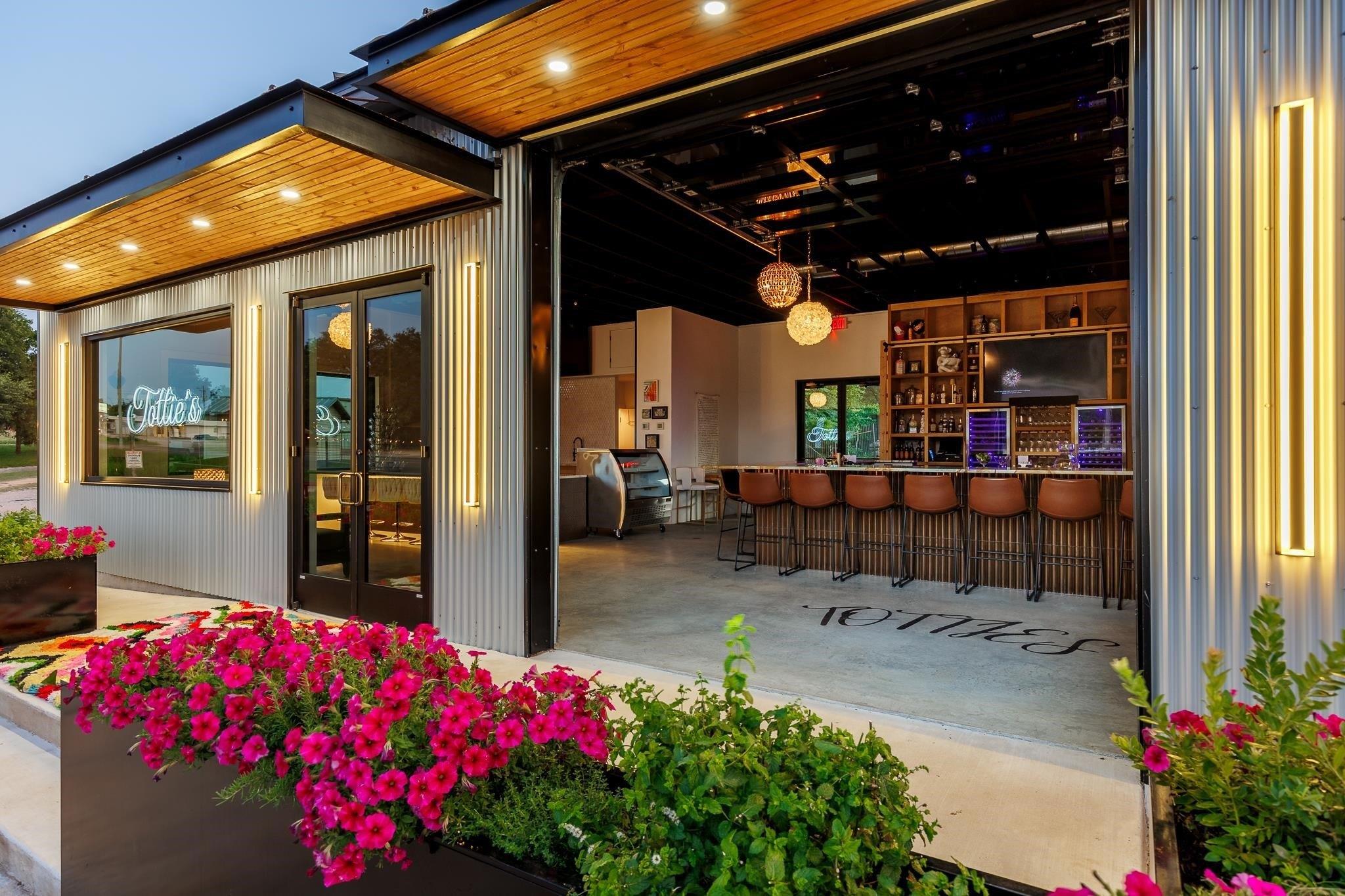 Property Image for 105 N Us Hwy 281