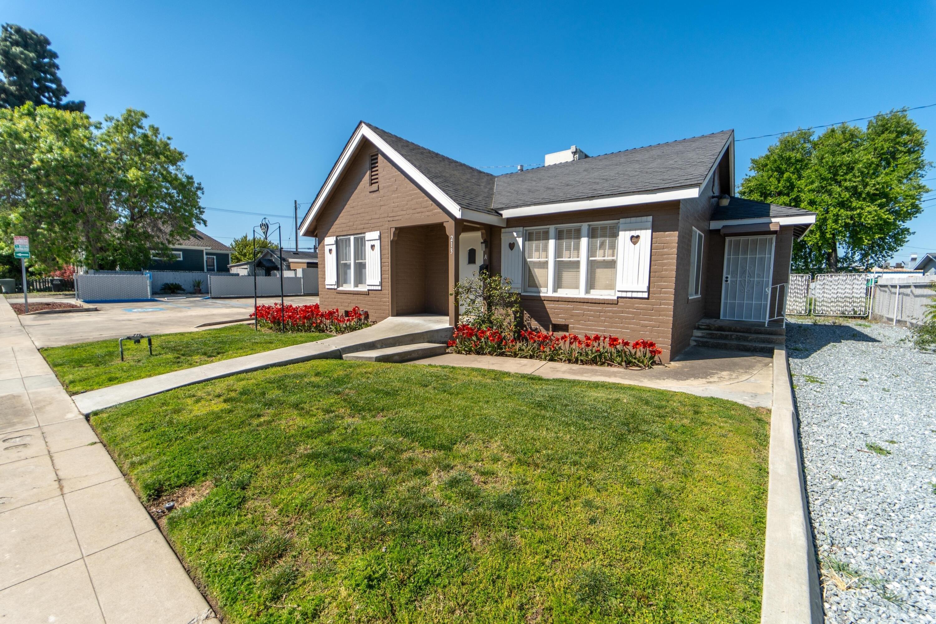 Property Image for 213 S Oakhurst Street