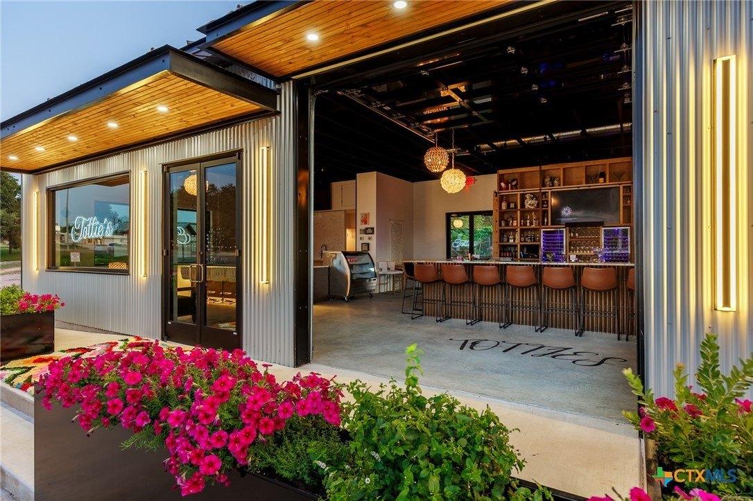 Property Image for 105 N US Highway 281