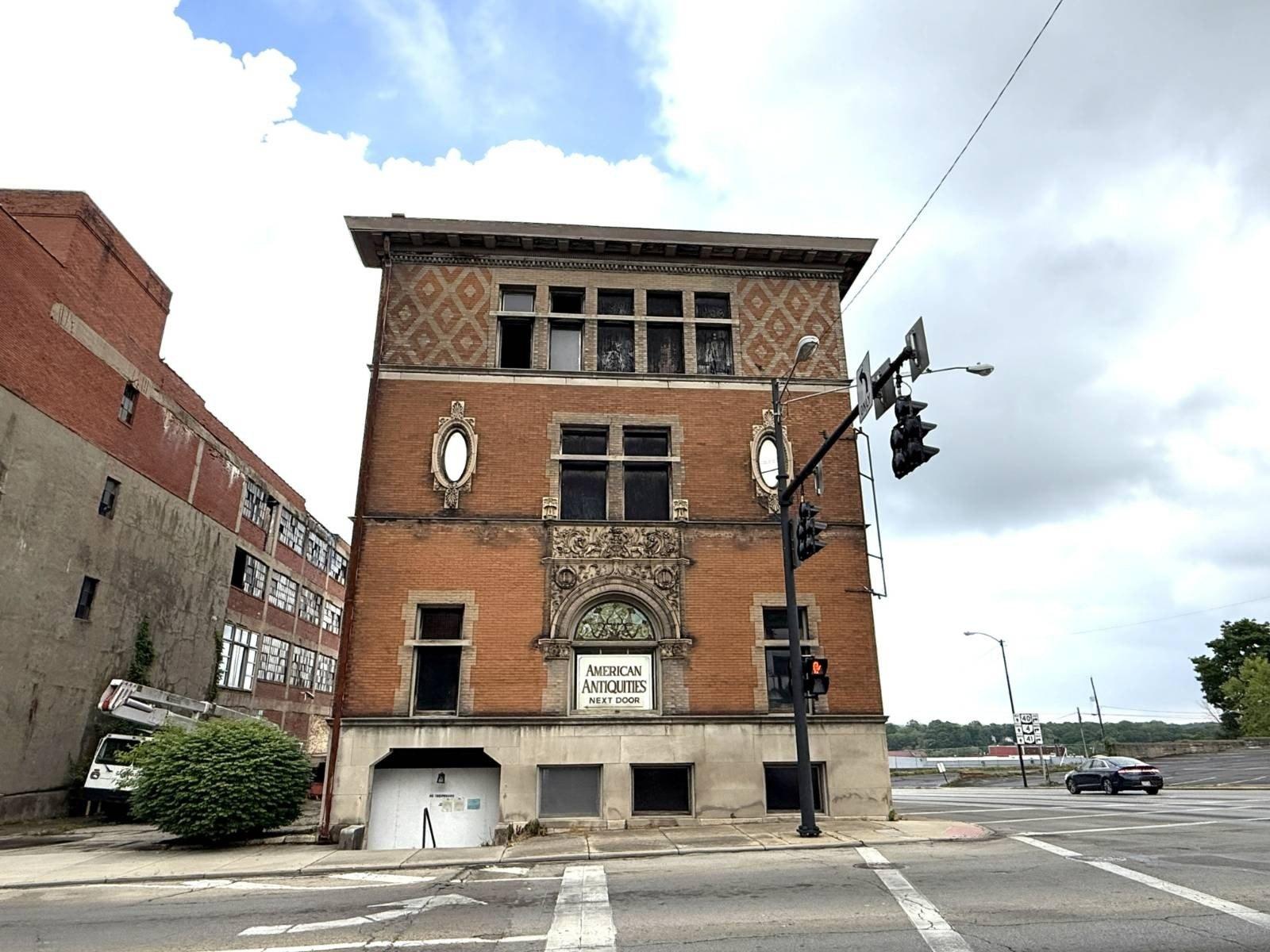 Property Image for 136-138 E High St