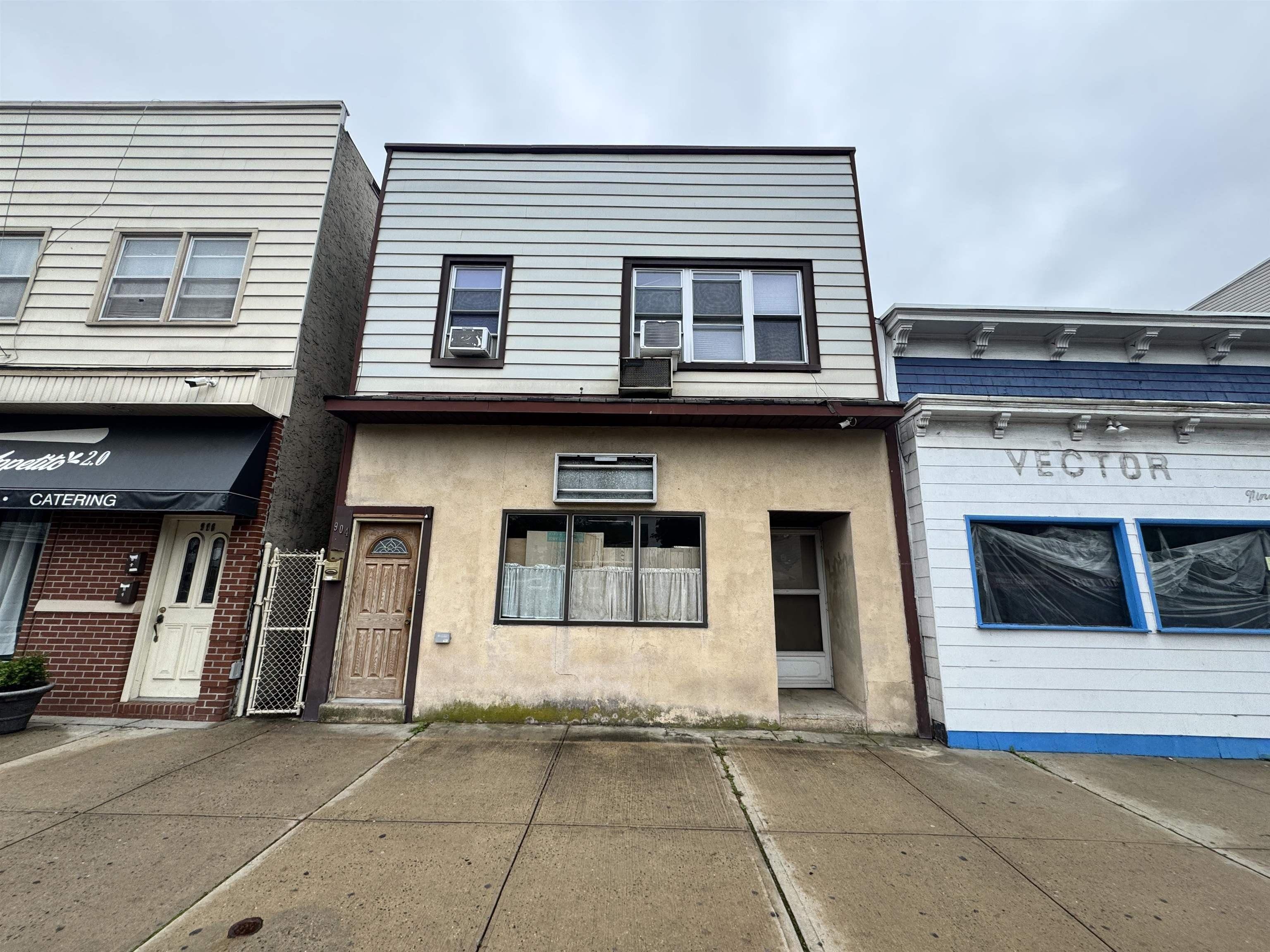 Property Image for 904 Broadway