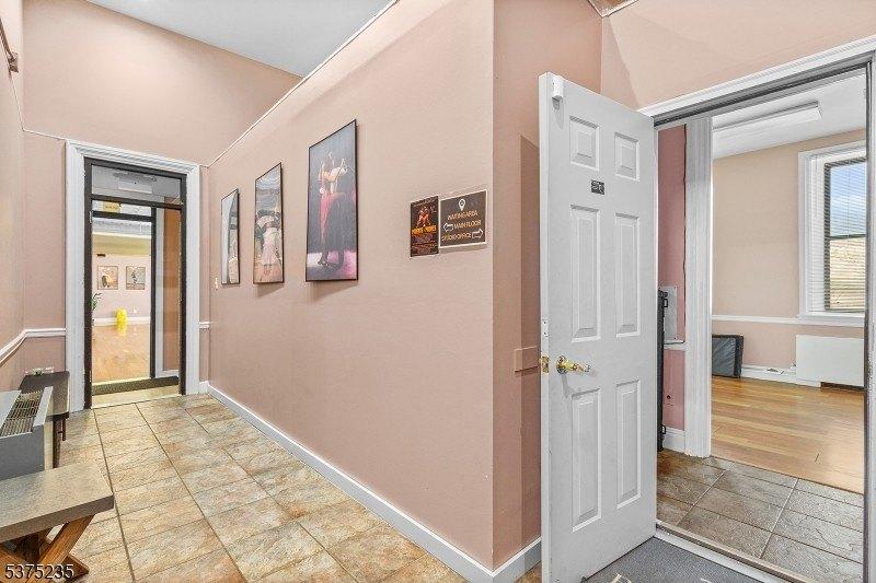 Property Image for 16 W Black Well St6S War