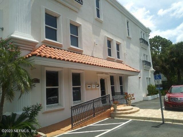 Property Image for 2050 KINGS Circle S I