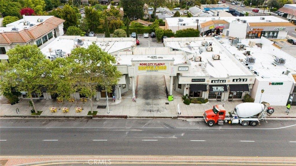 Property Image for 720 N Lake Avenue