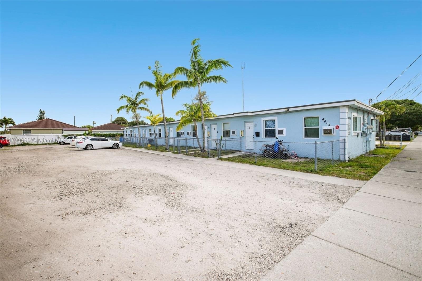 Property Image for 4404 SW 22nd St 1-8