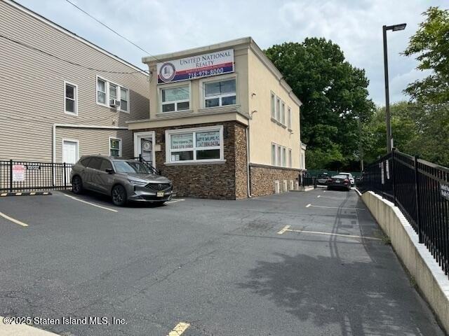 Property Image for 1682 Victory Boulevard