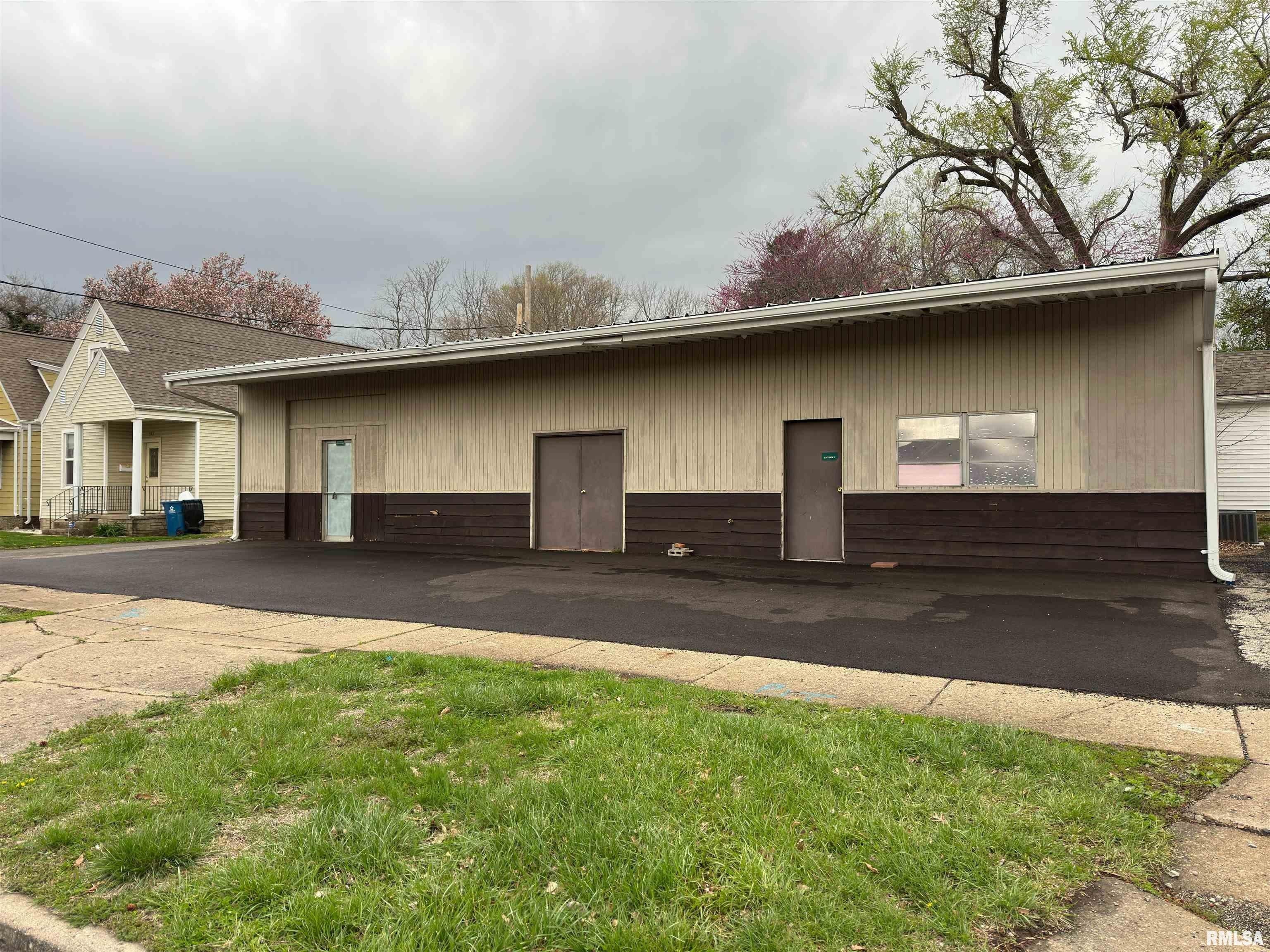 Property Image for 119 W CALHOUN Avenue