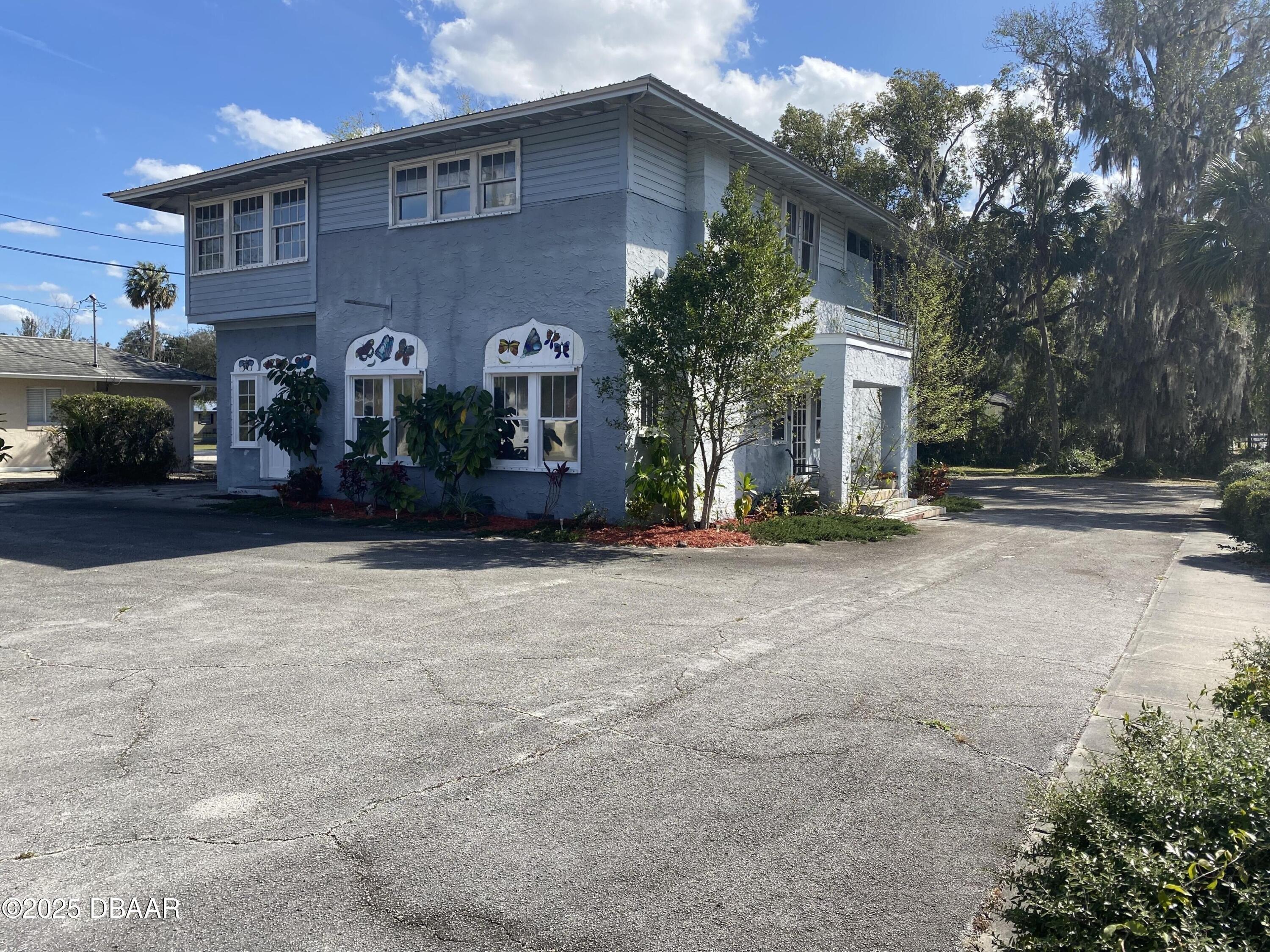 Property Image for 824 W New York Avenue