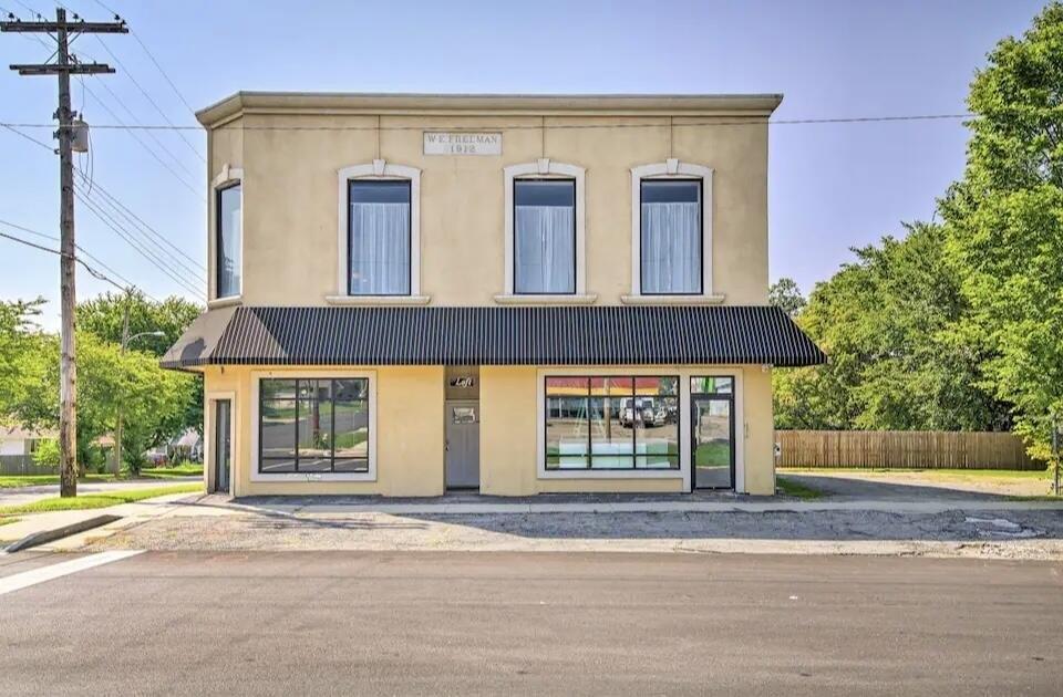 Property Image for 2001 N Broadway Avenue