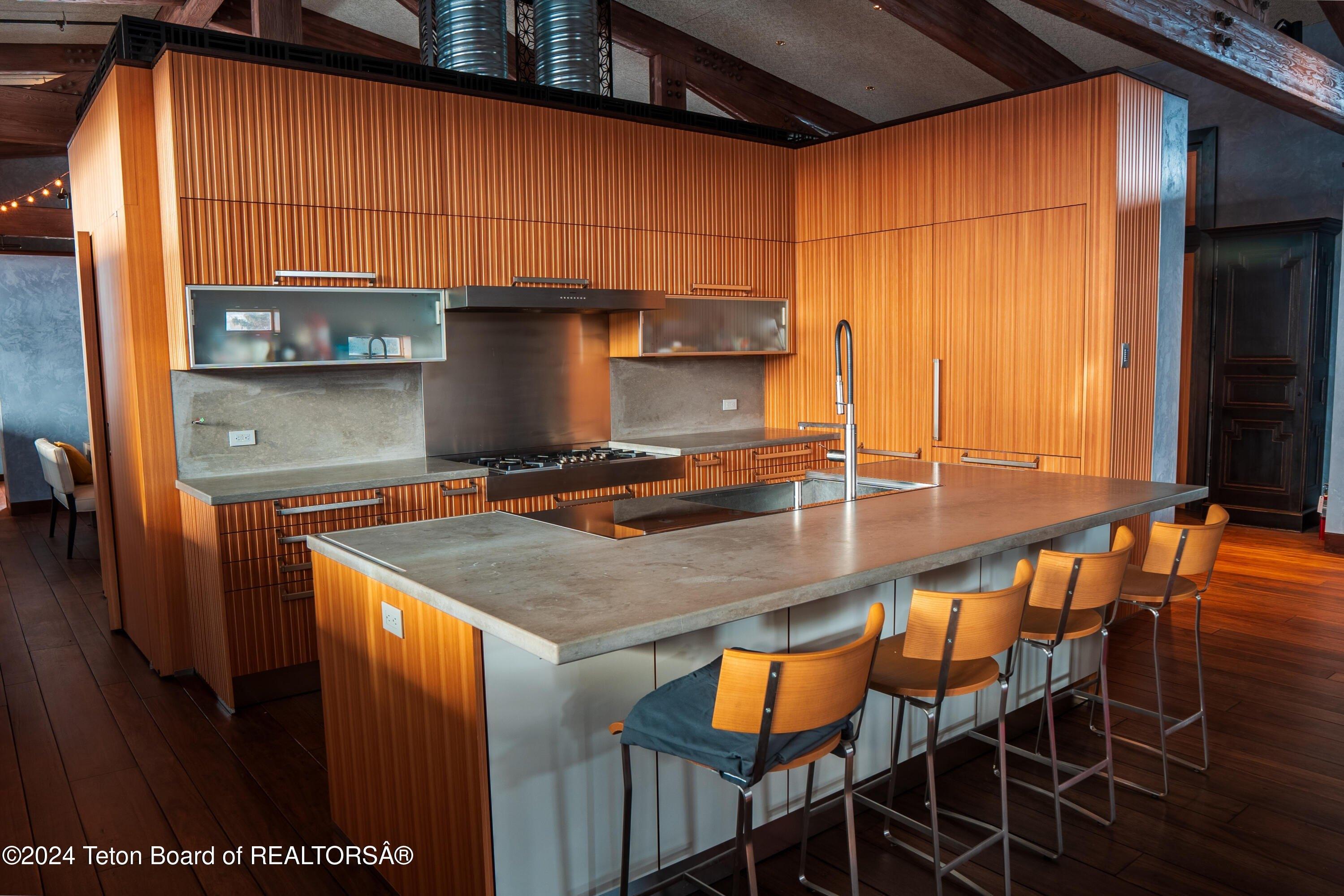 Property Image for 174 W MAGNOLIA Street