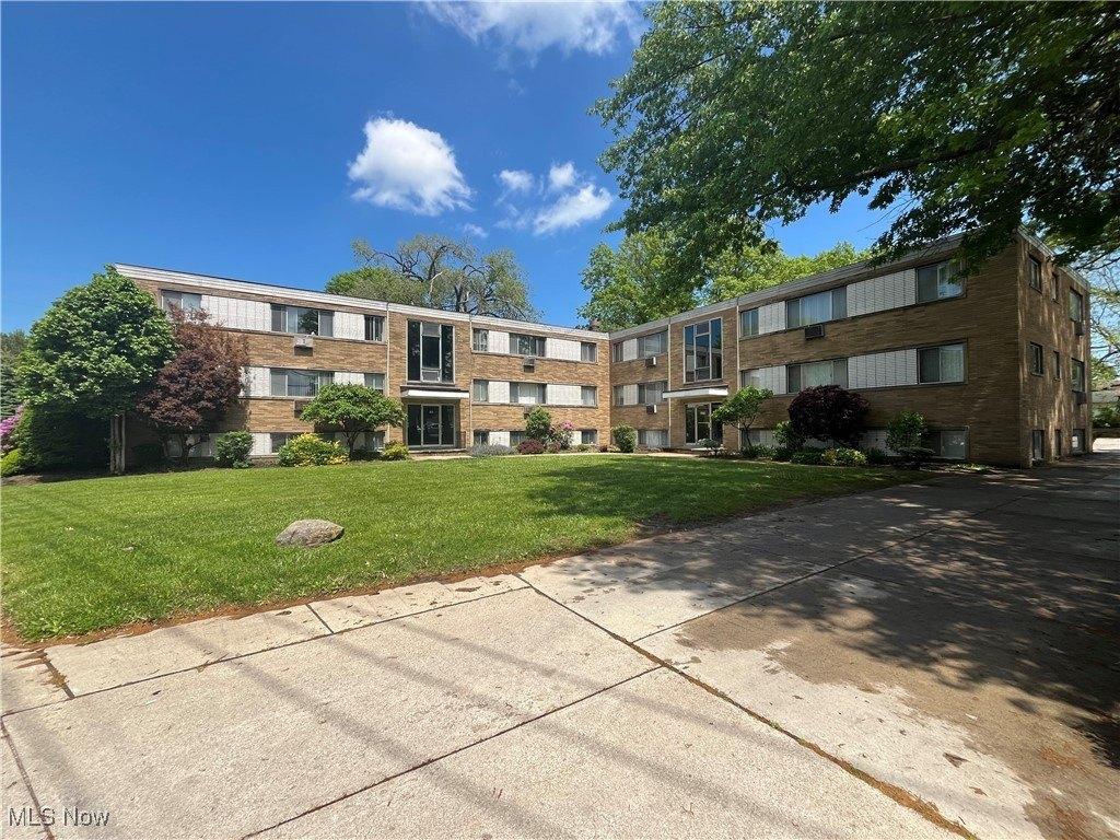 Property Image for 2275 Warren Road