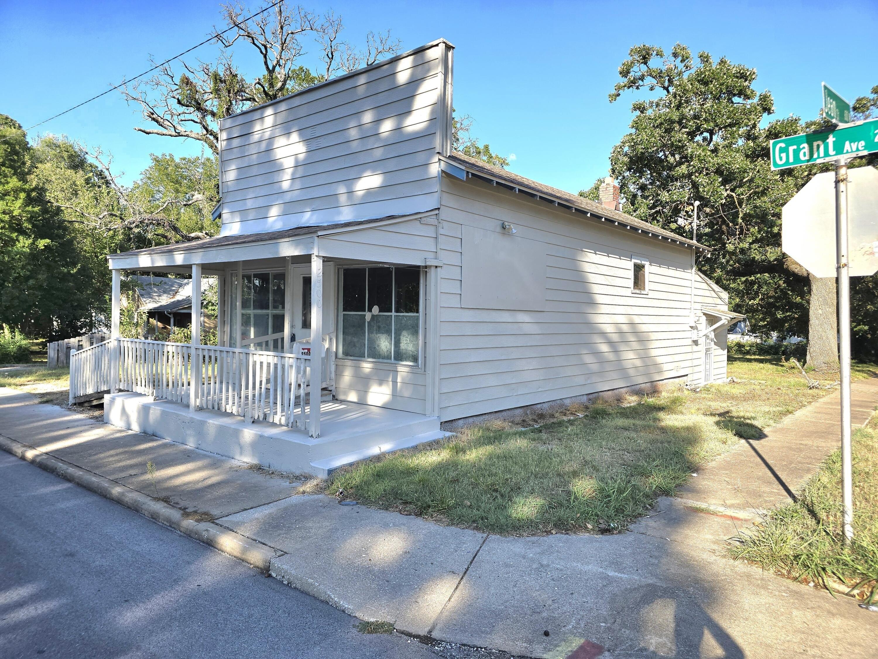 Property Image for 2500 N Grant Avenue
