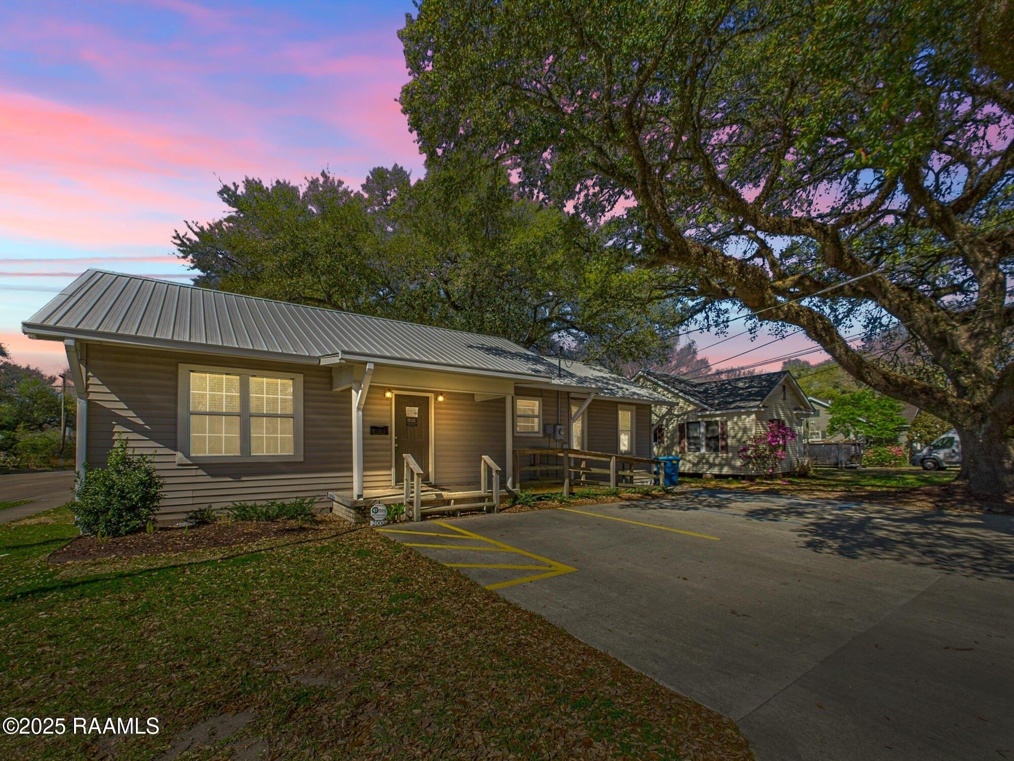 Property Image for 2000 W Congress Street