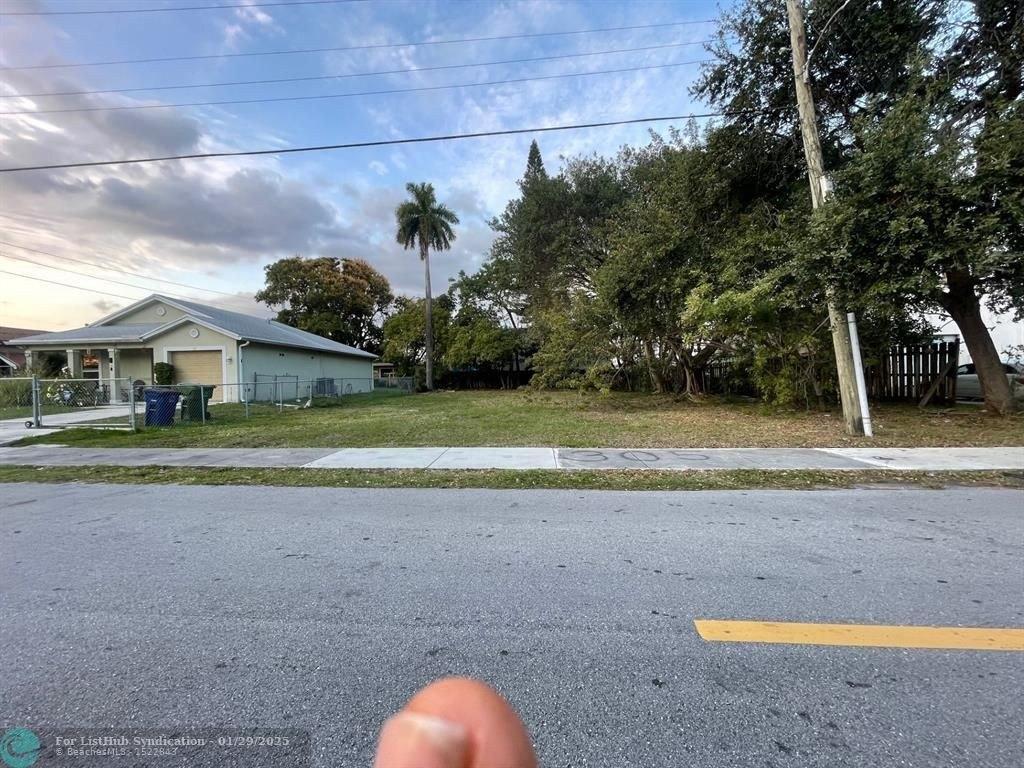 Property Image for 20 NW 10 St.