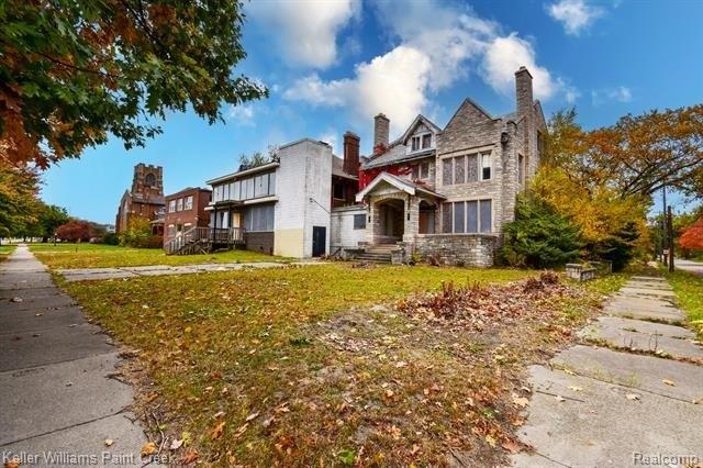 Property Image for 712 E Grand Boulevard